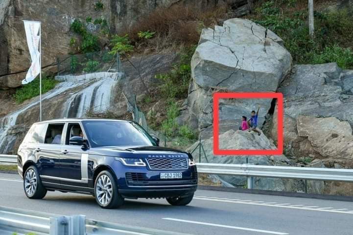 Enin_Chakerz's tweet image. අපේ සීයලා, තාත්තලා, අපි වගේම තමා අපේ දරුවොත්... මට මගේ රටේ අනාගතේ ගැන කිසිම බයක් සැකයක් නෑ... 😍😁😁