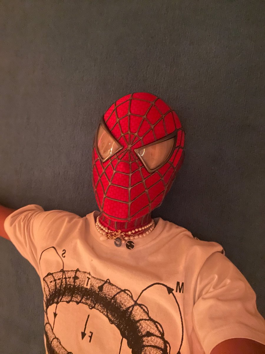 QuidVacuo's tweet photo. Jaden Smith compartió en Twitter una foto de él con una máscara de Spider-man.

Hace poco se le rumoreaba como Miles Morales. https://t.co/mQepUKFtpT