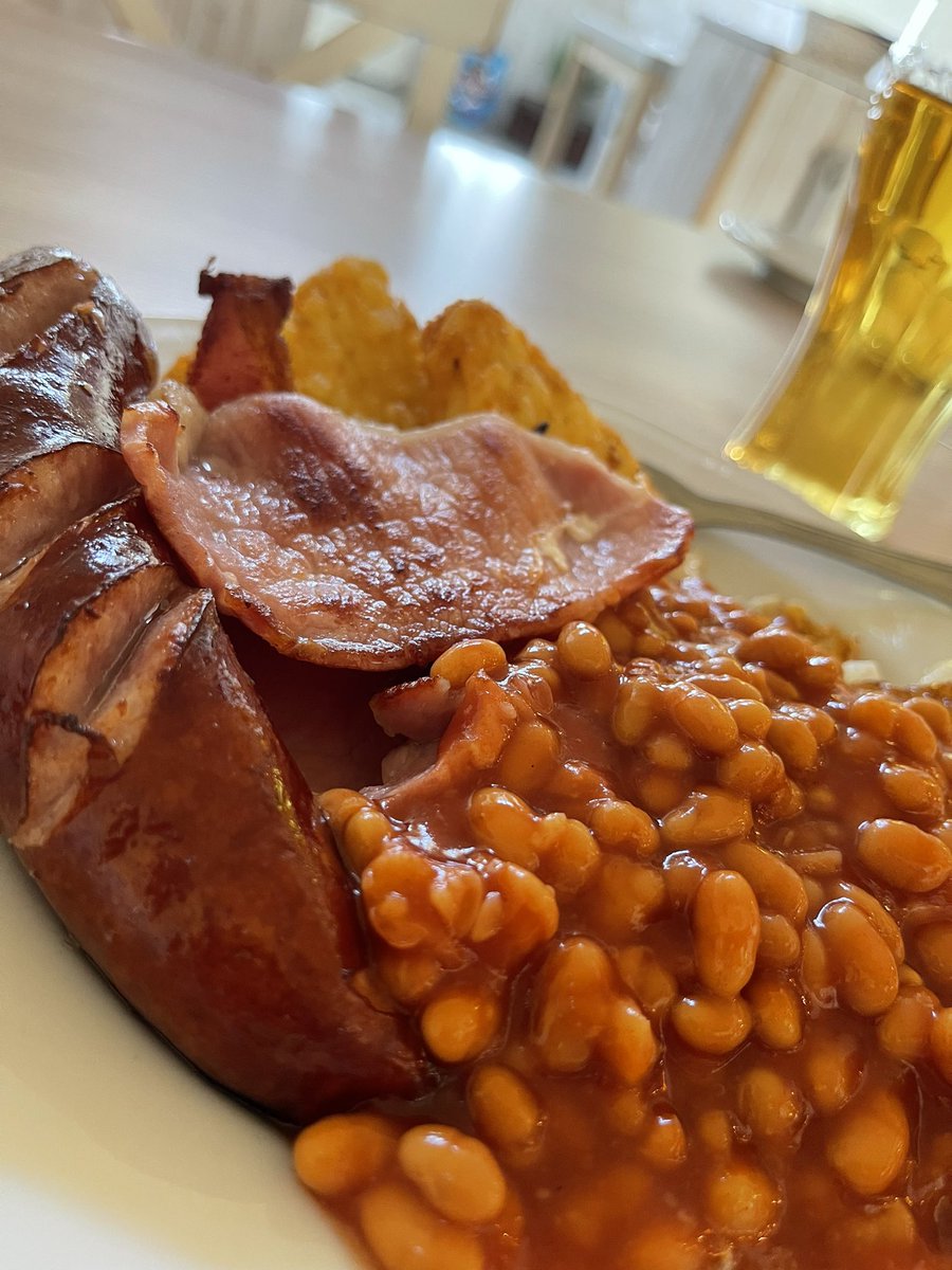 HouseOfFeasts's tweet photo. Full Ponglish Breakfast

Kiełbasa
Baker brand
Hahah browns
Fried eggs
Smoked bacon

Now it’s time for Sunday Roast ❤️

#breakfast #houseoffeasts https://t.co/ZGGpU3WlgX