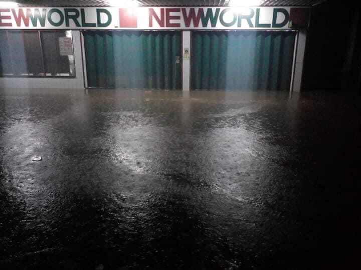 oni_mili's tweet photo. Ba Town right now. 

The heavy downpours within the last few hours forced the flood waters into the town and the market.  

PC: Ba Town Council https://t.co/KXkUL6jOD1