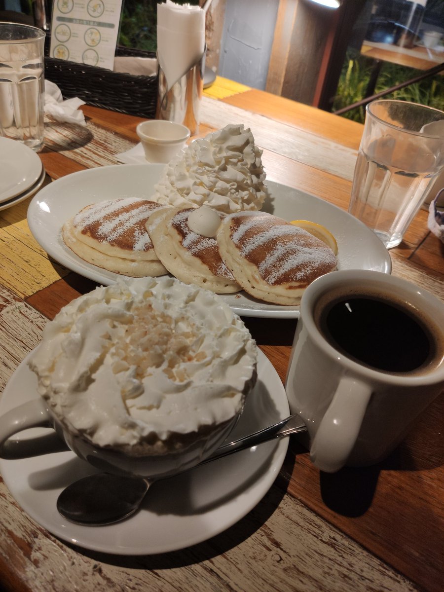 Hawaiian　Cafe🌴

今日は記念日で、コナズ珈琲へ。

HAWAIIに行きたいなー！！！