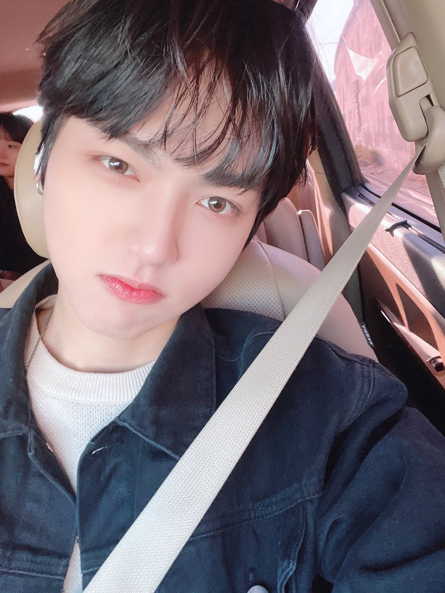 24Kplus_members's tweet photo. [#시우] 벌써 내일이 월요일인 것인가🥺

[#Xiwoo] Why is it Monday tomorrow🥺

#24K #투포케이 #시우 #Xiwoo #잘슈 https://t.co/cgVn1pEQDi