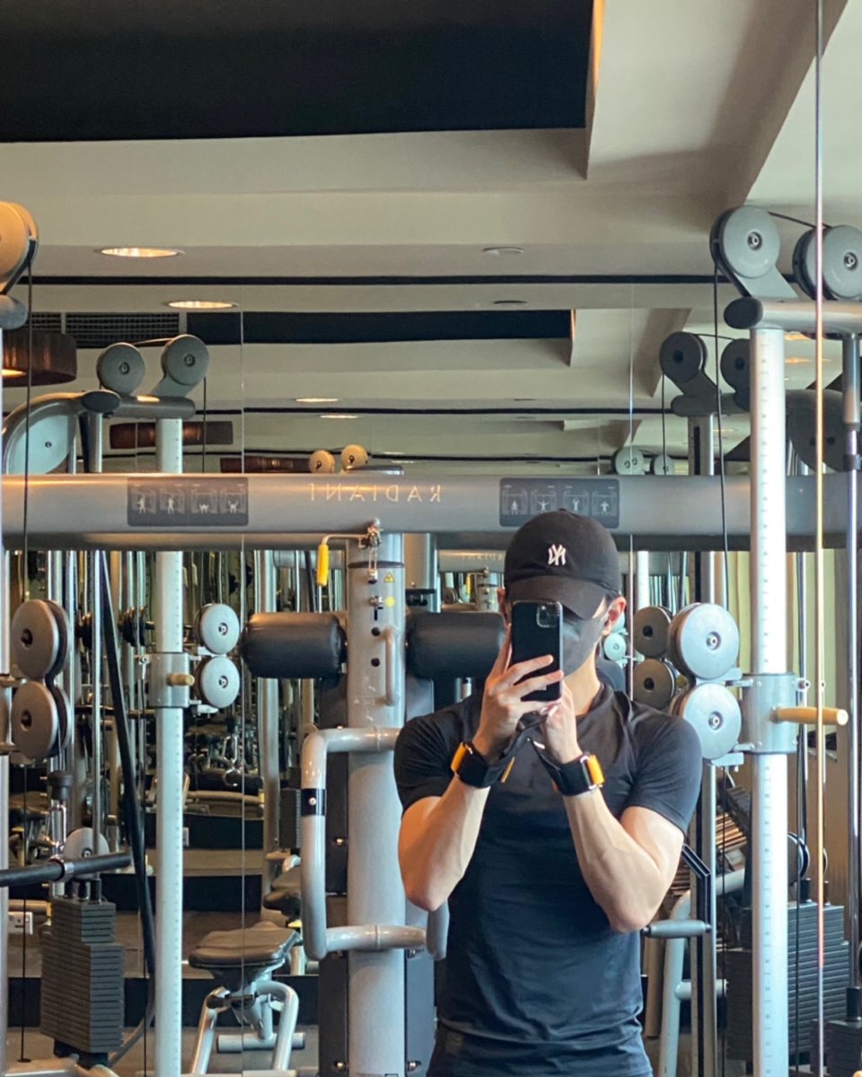 tigerjibeom's tweet photo. BOMIN AT THE GYM IN DUBAI KSJDJFKDKDKDKD https://t.co/CmHhmGj0x9