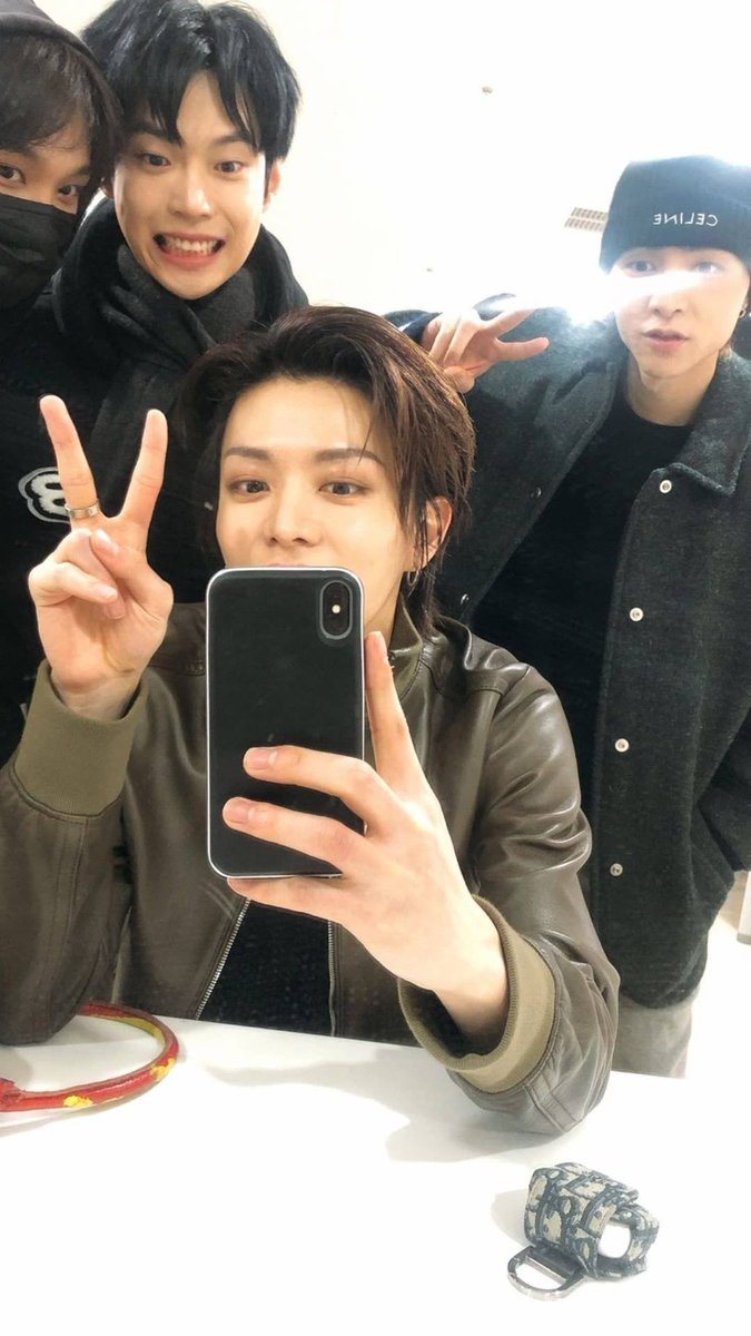 iamckmc's tweet photo. 헉 https://t.co/jkHeHfoyxw