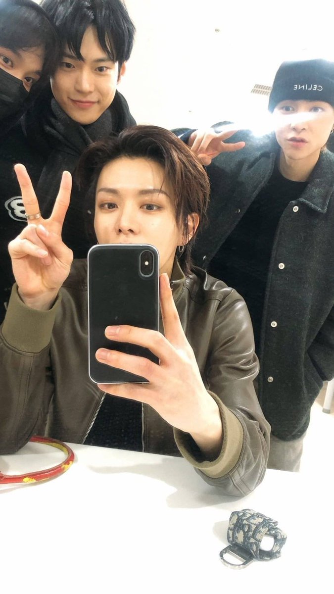 iamckmc's tweet photo. 헉 https://t.co/jkHeHfoyxw