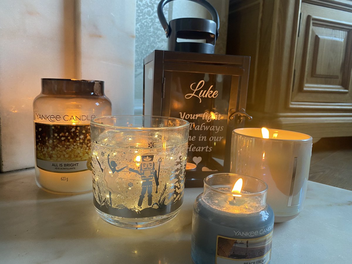 perry_janedex's tweet photo. #nickoslight https://t.co/H4RUwwDuEf