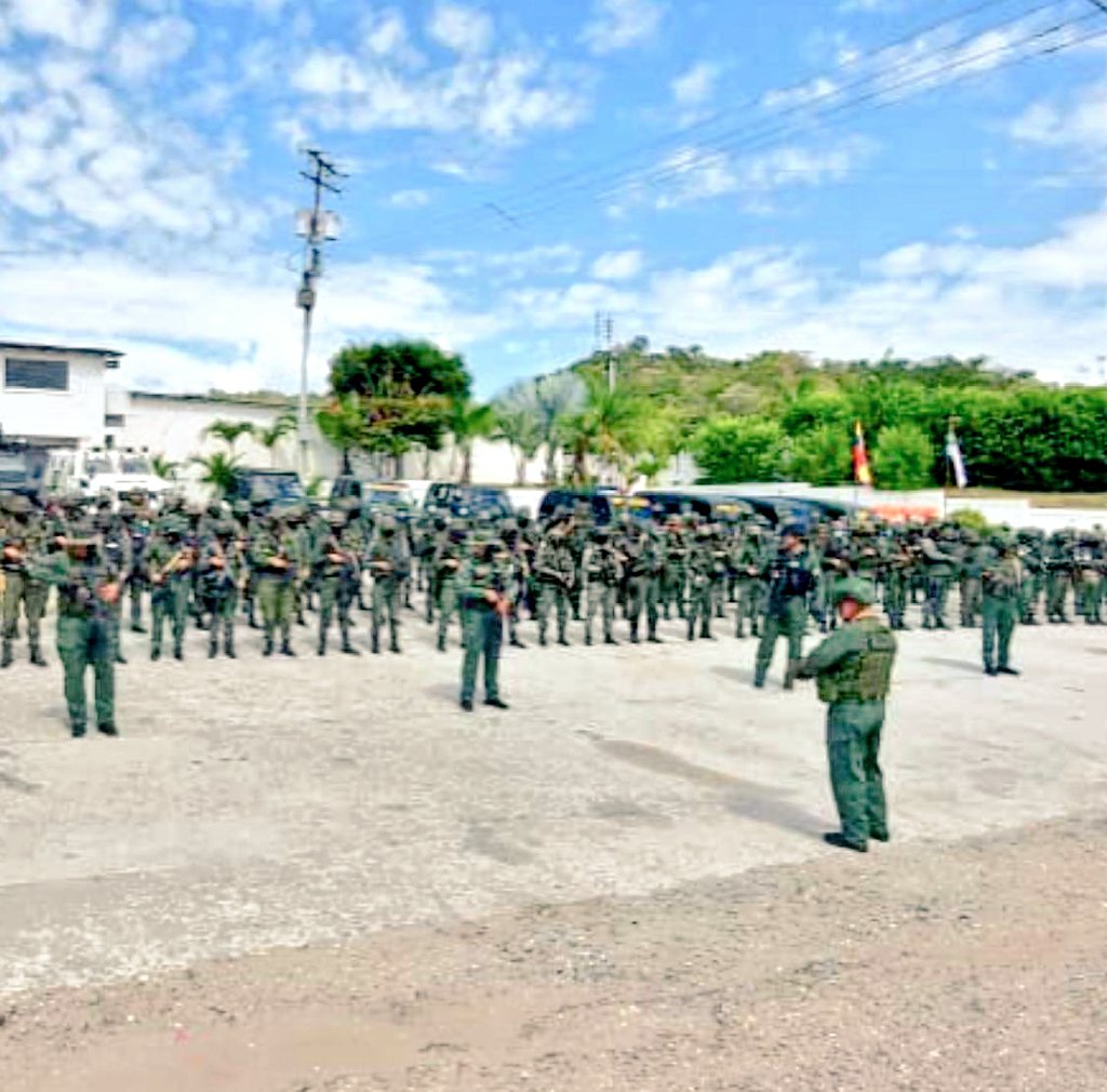 La #FANB alista sus hombres materiales y equipos para dar inicio a las operaciones Escudo Bolivariano 2022, donde en perfecta unión cívico militar policial, seguiremos manteniendo nuestra patria como un Territorio de Paz.