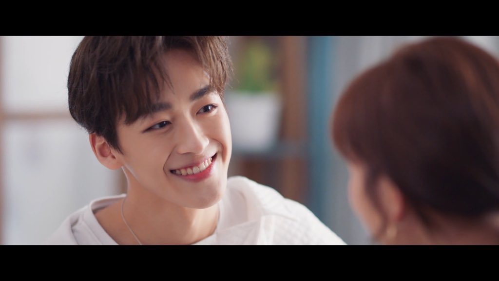 완미적타 다 봄.. 허뤄뤄가 너무 귀엽고 장릉혁씨가 스윗하고 드라마가 맛잇음 !! 나도 러브보이즈 달라고 고함 지르게 됨.. 중후반이 좀 루즈하긴...