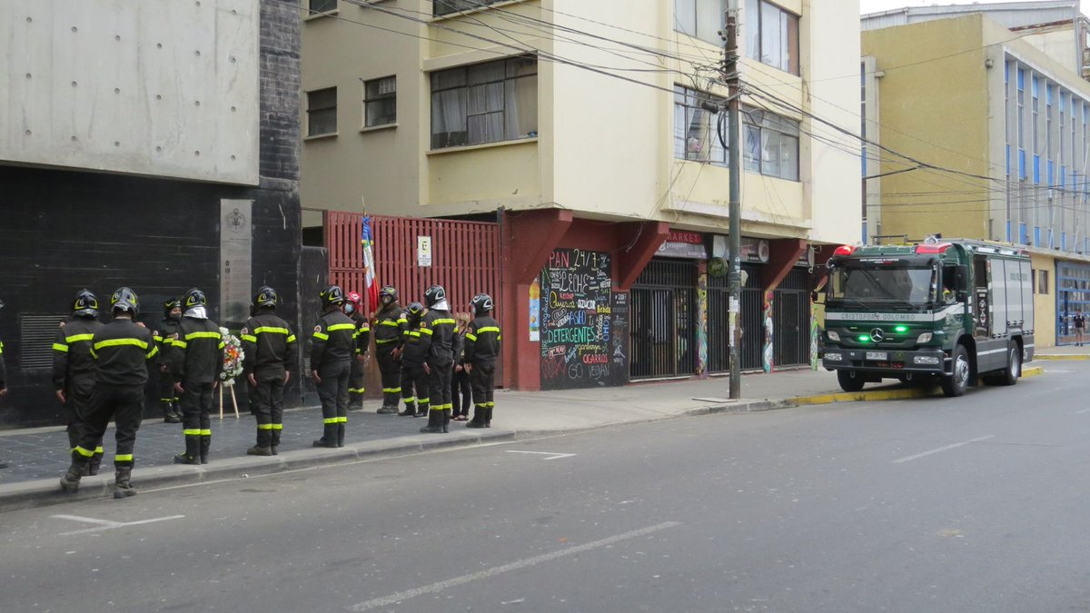 Sesta_Compagnia's tweet photo. Ayer sábado 15 de enero, cumpliendo los protocolos sanitarios, la Sesta se reunió en Avda. Brasil para rendir homenaje a nuestros mártires Guido Malfatti, Paolo Scorza y Umberto Gaggero, caídos en acto de servicio en la explosión de la Barraca Schultze ocurrida el 1 enero 1953 https://t.co/ZyruVXMNEF