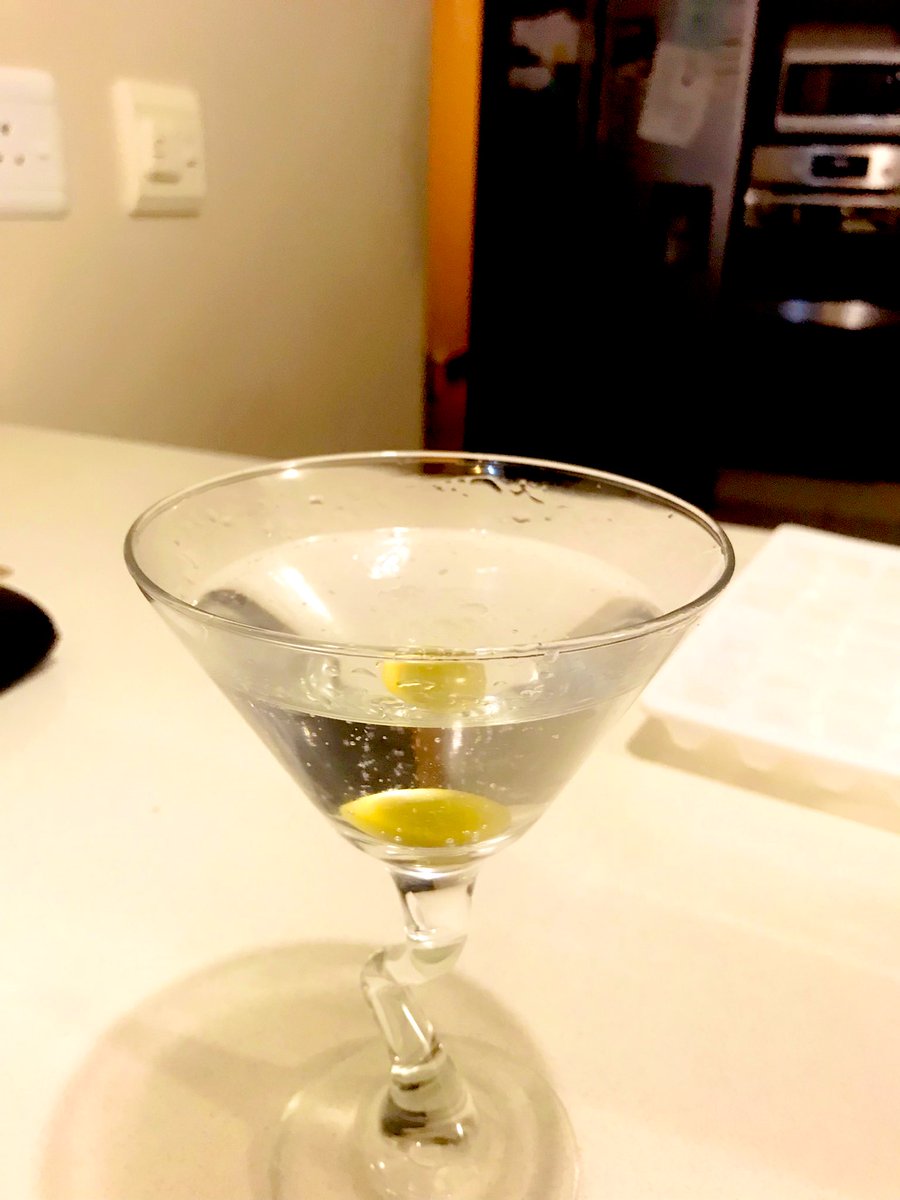 Simmysavvy's tweet photo. #Sundayday🍹 https://t.co/tpzxuwdYS7