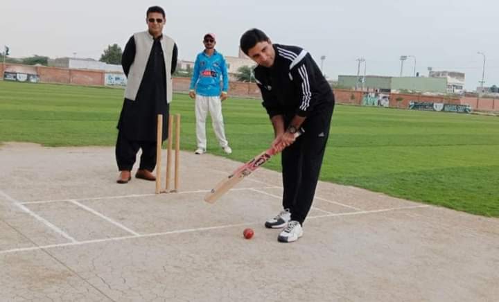 DcGwadar's tweet photo. گوادر: ڈپٹی کمشنر جمیل احمد بلوچ گوادر چاہ بہار فرینڈشپ کرکٹ سیریز کا افتتاح کررہے ہیں۔ https://t.co/Peeq6chLNH