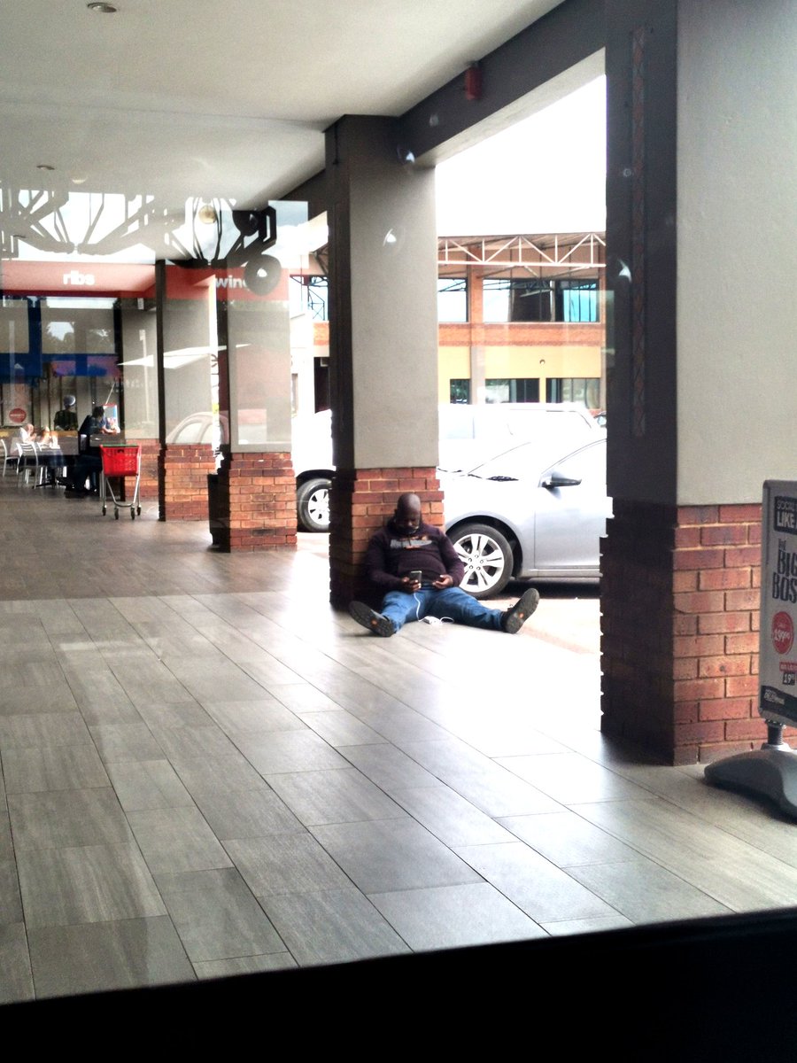 Zah_Khumalo1's tweet photo. If 'uhlezi dexe' was a person 😅
#tembi #sandton #gemeli https://t.co/lcTdATZrGl