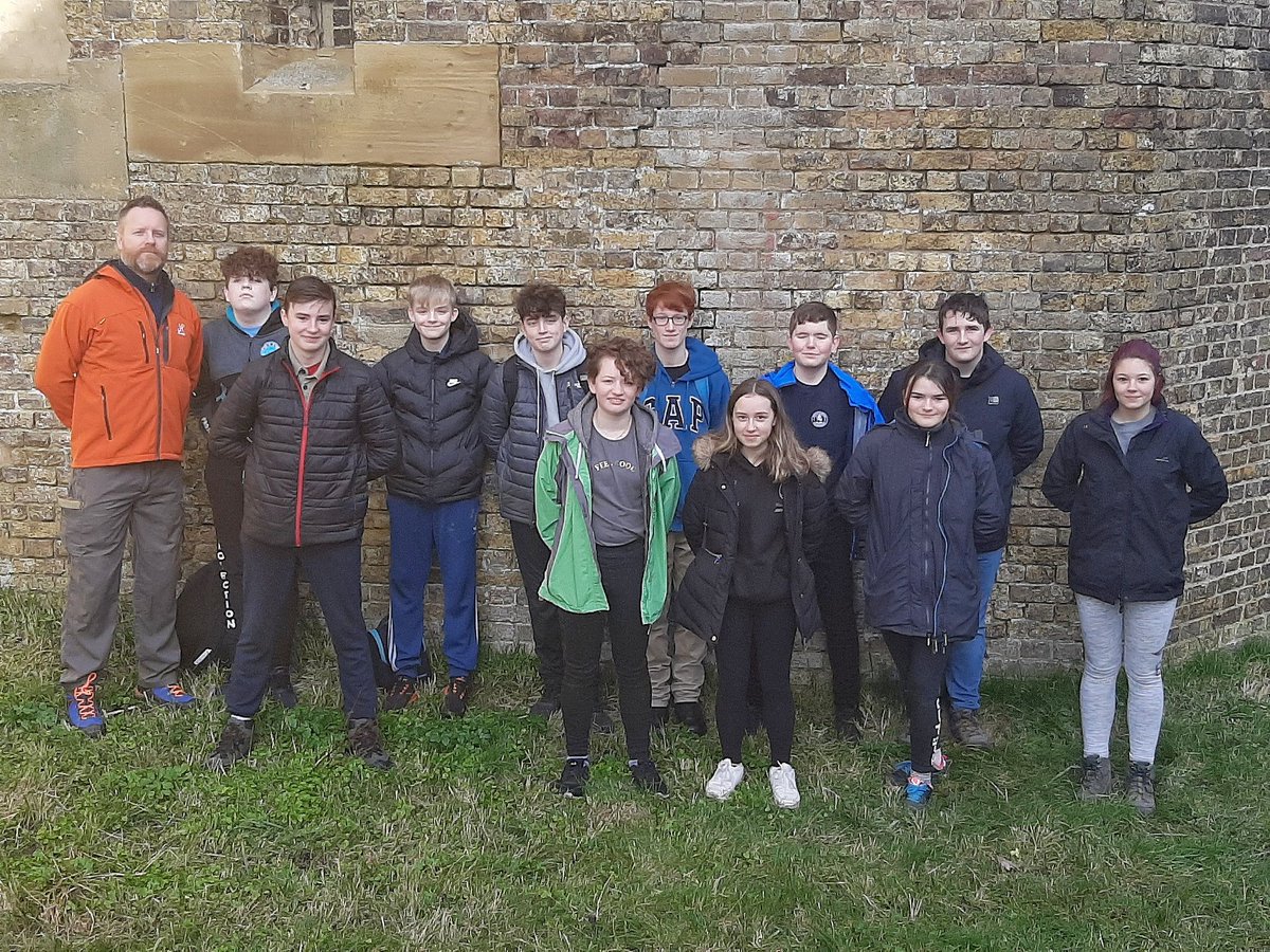 KentPoliceDover's tweet photo. #youthengagementofficer Mark Ball is supervising #Dovervpc #heritageteam today with maintenance work at the #Dropredoubt #Dover. #cadets https://t.co/Xm6ehb01b7