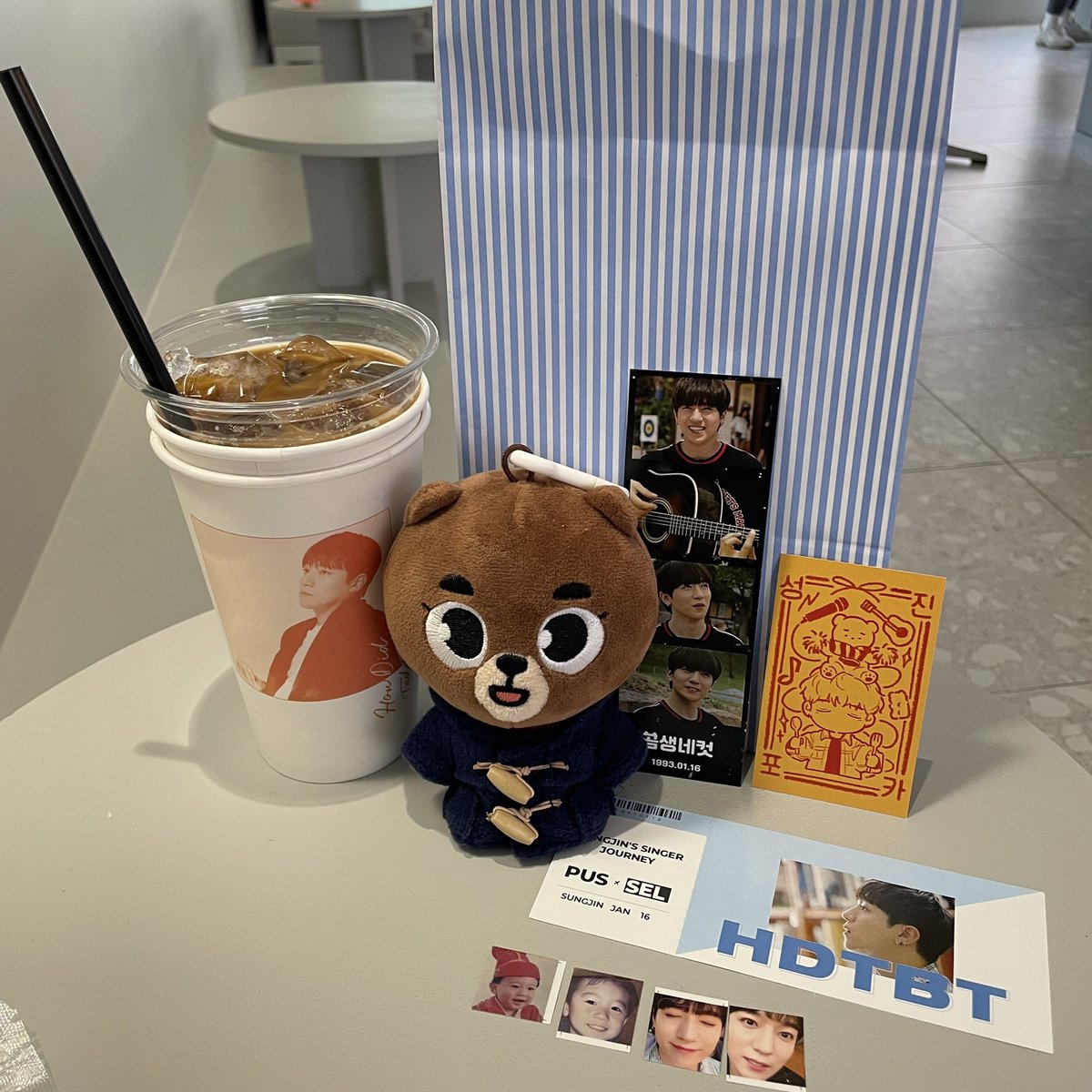 olorolotl5's tweet photo. #앞으로도_성진이와_함께_걸어가겠소

셀렉티드 커피 앤 스윗츠
음료랑 스콘이 너무 맛있고 성진이가 잘생겼어요🐻
#오호_박성진이_생일이지요 https://t.co/F1hqyXBkQn