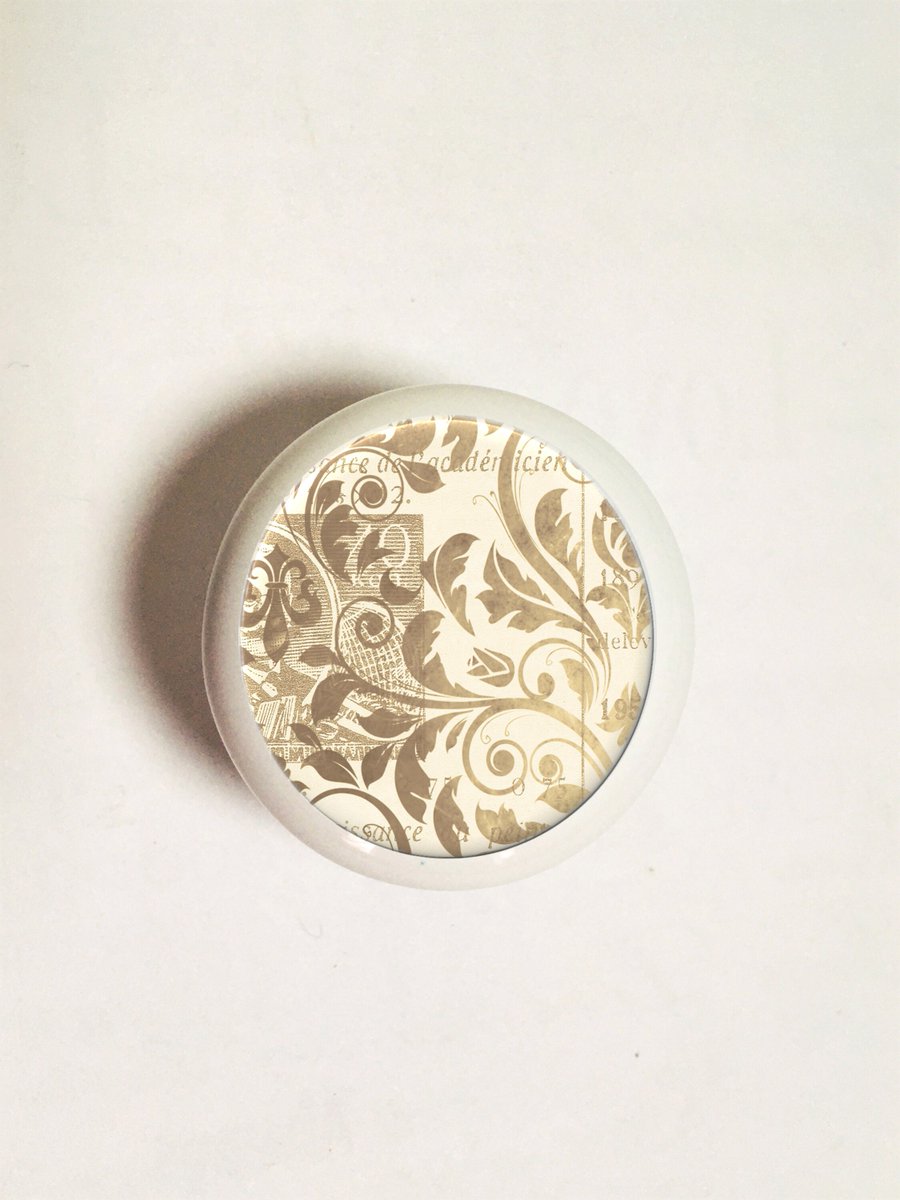 ruralgals's tweet image. 🐣. Offer Xtras! Stylish Sepia Ephemera Knobs, Dresser Drawer Knobs, Vintage Ephemera Knobs and Pulls, Decorative Knobs Kitchen Cabinet Knobs Set of 4 &amp;amp; 6 for $19.96 #CustomKnobs #DecorativeKnobs