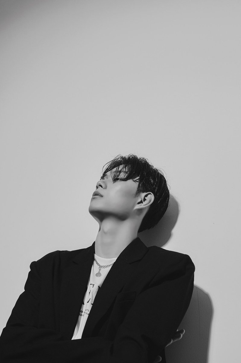 DuongDomic's tweet photo. ⬜️⬛️📸

#DuongDomic #IFEntertainment https://t.co/45zbYB4gW8