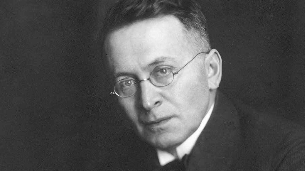 Poesiaitalia's tweet photo. “La libertà di pensiero ce l’abbiamo. Adesso ci vorrebbe il pensiero.”
Karl Kraus https://t.co/fyrjJNin6g