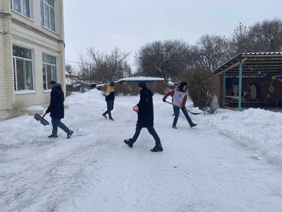 ❄️✌️Молодежь #Куйбышевский приняла участие в #Воскресник_Самара. Свои силы ребята направили в помощь дошкольному учреждению на Силаева,19а. Спасибо, ребята! <a href="/kuibadm/">Администрация Куйбышевского района</a> <a href="/AA_Korobkov/">Алексей Коробков</a> <a href="/Yie5Zz/">Наталья Рябова</a>