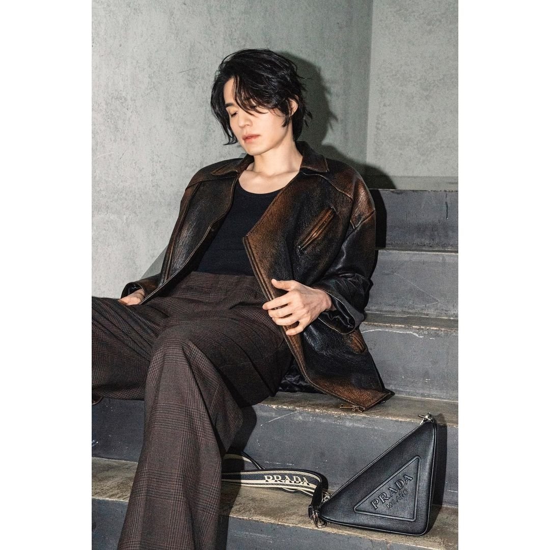 LeeDongWook_PH's tweet photo. [INSTAGRAM UPDATE] 

Lee Dongwook for Prada FW 2022 via Prada Talk later at 10pm. 

©Leedongwook.official on IG 
#LeeDongwook 
#이동욱
-👑 https://t.co/2rgtZUQTzK