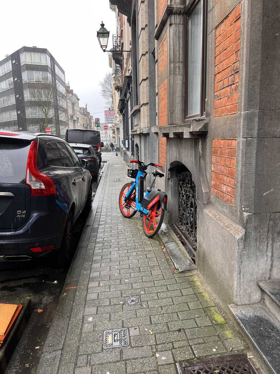 brusselshatesp1's tweet photo. A damning indictment of the failure in Brussels to look after the most vulnerable users of public space. @dott @limebike https://t.co/tHDD4Z6y5l