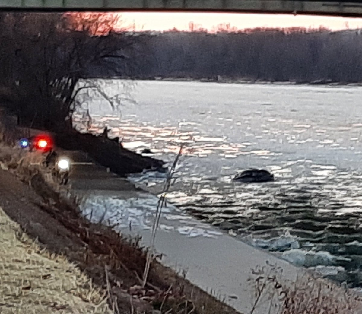 PhotogTristan's tweet photo. Harrisburg Police are at the scene of a car in the River just south of the dock Street dam. #abc27 #abc27News #carinriver #susquehannariver https://t.co/kqltgMMNZd