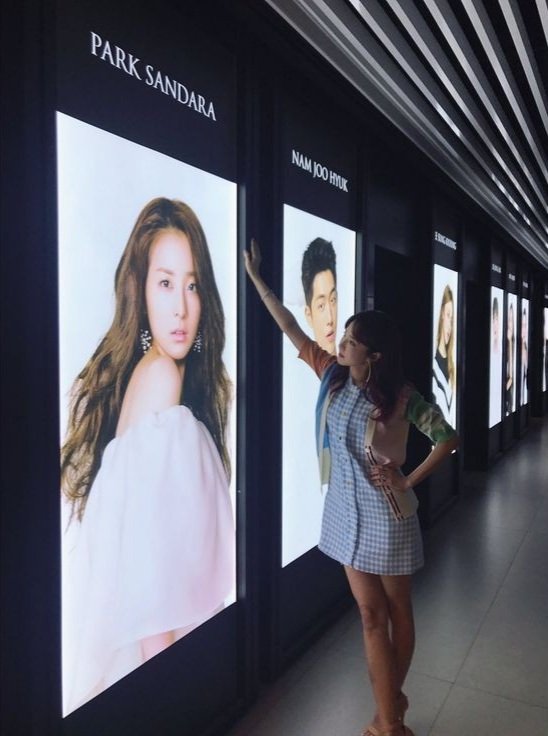 darahourly's tweet photo. behind every successful woman is herself https://t.co/YxCfWO8JGu