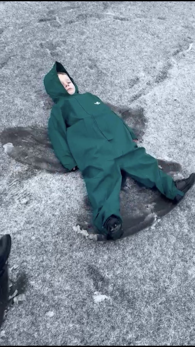 PatnaPS_ECC's tweet photo. First full week back at school &amp; P1 have been making good use of their new suits in all weathers ❄️☁️ https://t.co/UsKP5xYWFj