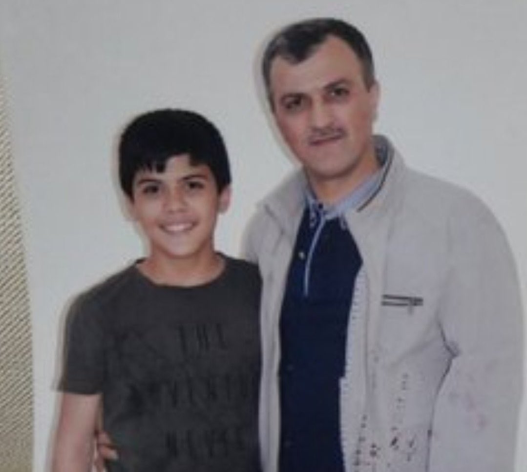 solcugazete's tweet photo. 4 yıldır tutuklu KHK’li öğretmenin,
16 yaşındaki oğlu Bahadır Odabaşı intihar etti… https://t.co/iRcnyUvXKo
