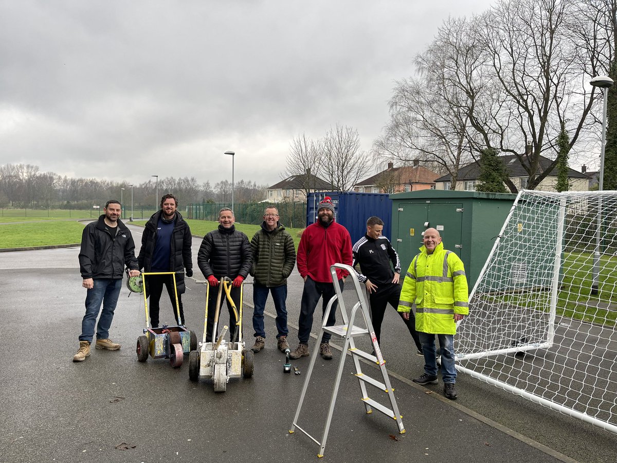 Thank you to Monton Sports Club helpers for putting together Ellesmere Park High Schools new 11 a side  and 9 a side goals. #monton #community #GMCommunityLet #TeamEllesmere #consilium