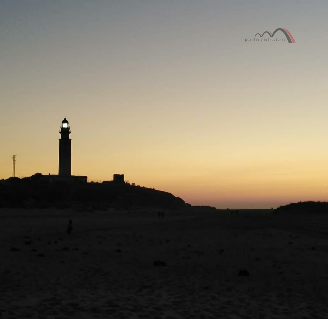 rafarsur's tweet photo. Con ganas de que llegue el verano para volver. Y ver la puesta del sol desd el Faro del Cabo de Trafalgar, construiído en 1860 por Eduardo Saavedra y Moragas. Se encuentra en los Caños de Meca, en el término municipal de Barbate (Cádiz). https://t.co/XYmYcyxOhL
