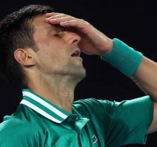 wgrsilvacrf's tweet photo. Acabou, Djokovic! 
Vai ser negacionista em casa! 

#DjoCovid é deportado da Austrália! 👏🏻👏🏻👏🏻👏🏻👏🏻👏🏻

Quer jogar?! 
Cria o seu #CoronaOpen em casa,  e chama os amigos negacionistas! https://t.co/50YX01U26j