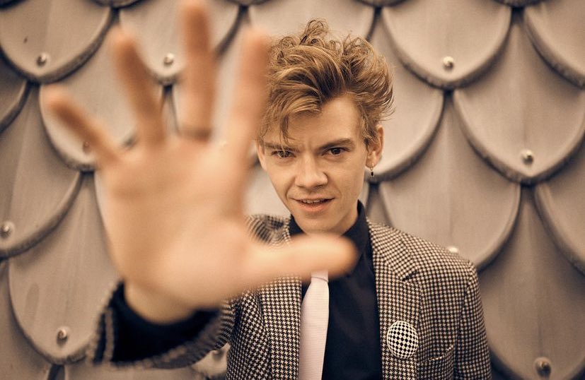 เป็นคนดีมันยาก...
เป็นได้แค่คนหล่อมากๆ ทั้งที่ไม่ได้พยายามอะไรเลย...