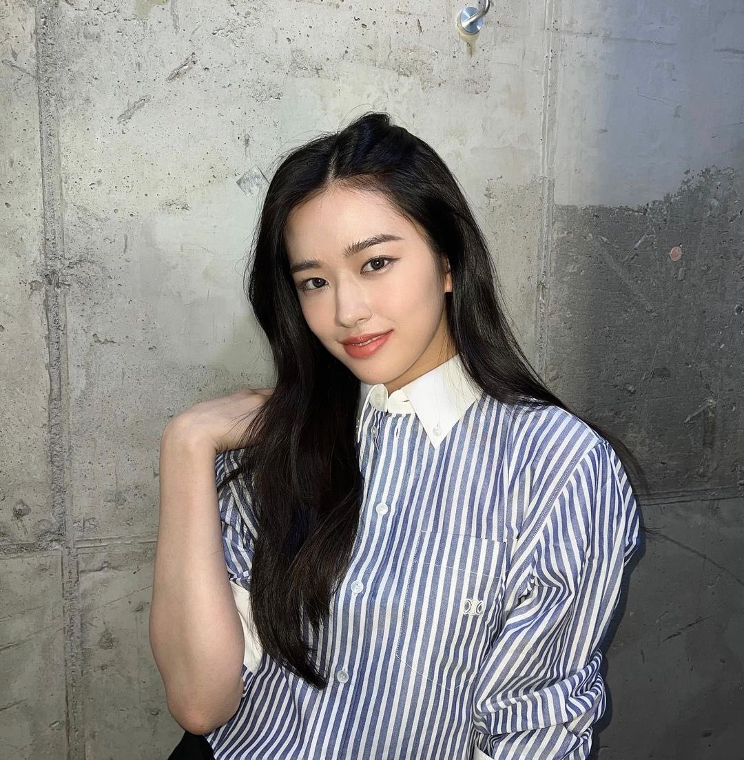 Breaking the old barries and creating new ones as I speak through images which things I generally do, and there sharp gazes to lure giving much helps. Deem these shots as my submission of attending a carnival on cloud nine after work!