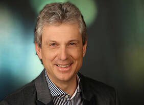 Was tun bei Rückenschmerzen? Antworten dazu auf 
wellnessworldbusiness.com/newsdetails/ne…