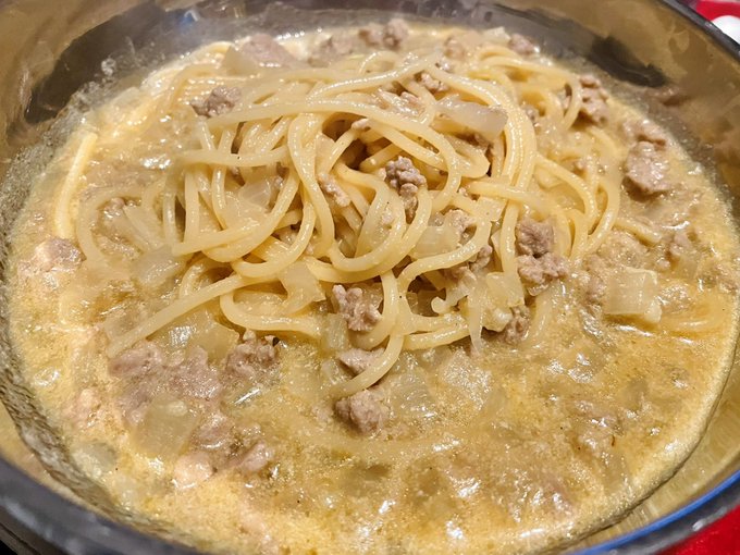トマトクリームパスタやったんだけど
黄色いトマトだったのでラーメンぽくなったやつ 