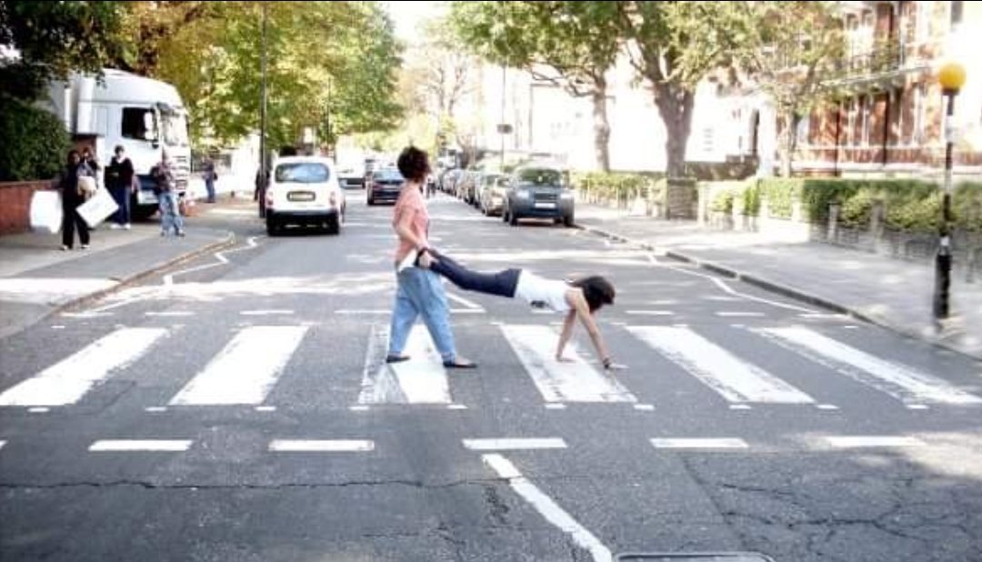 Crossing Abbey Road ❤️💂

Esta foto tiene más de 12 años, pero sigue siendo nuestra favorita. Un saludo al que aparcó el coche blanco en el lugar exacto!!  #kissfmbeatles