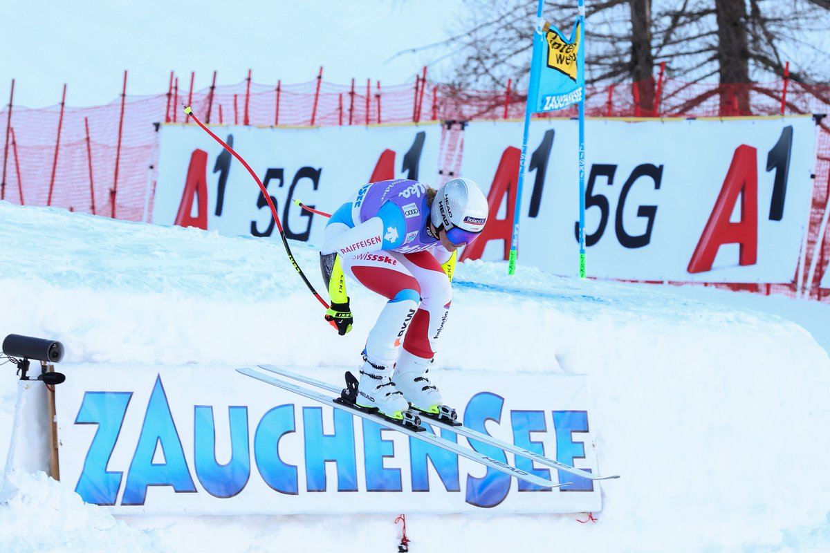 Corinne Suter missed the win in the Super G of Zauchensee by only 0.04 seconds but was very happy about her 2nd place while Ariane Raedler made her first ever WC podium finishing on third place. Congrats ladies! https://t.co/nnqySIcAPx