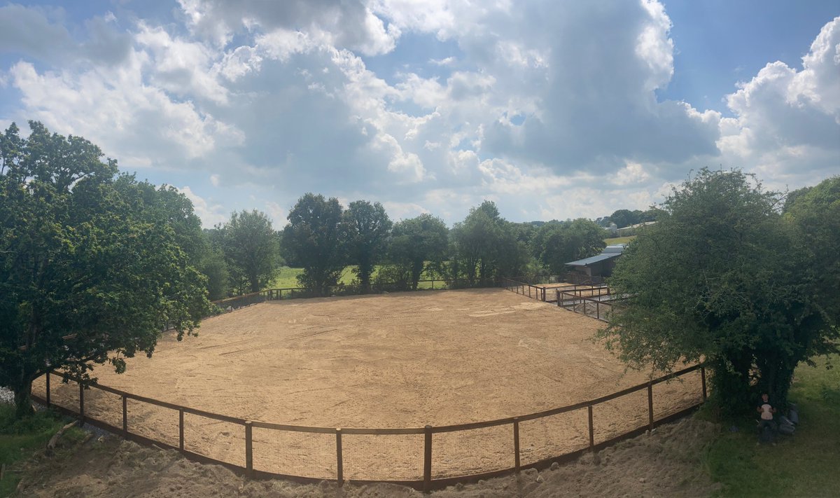 Another beautiful arena completed last year down in South Carlow. Surface is a mix of top quality sand and fibre. We also carried out all the fencing works. paddywhelan.ie for more info.