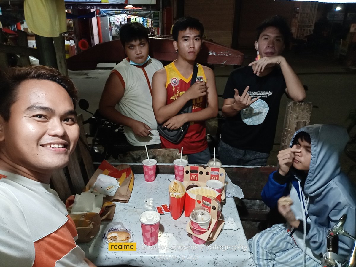antonix_vlog's tweet photo. Salamat sa pa snack bai 😁😍 https://t.co/lUzIeTrC9p