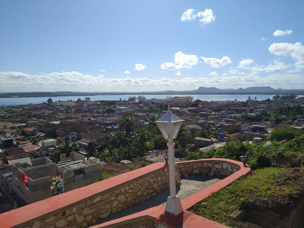 La hermosa ciudad de #Gibara, la Villa Blanca de los cangrejos, se viste de gala para celebrar el aniversario 205 de su fundación. Múltiples han sido las actividades de mejoramiento y reparación, en ocasión de esta fecha. Muchas felicidades!!!
#Cuba