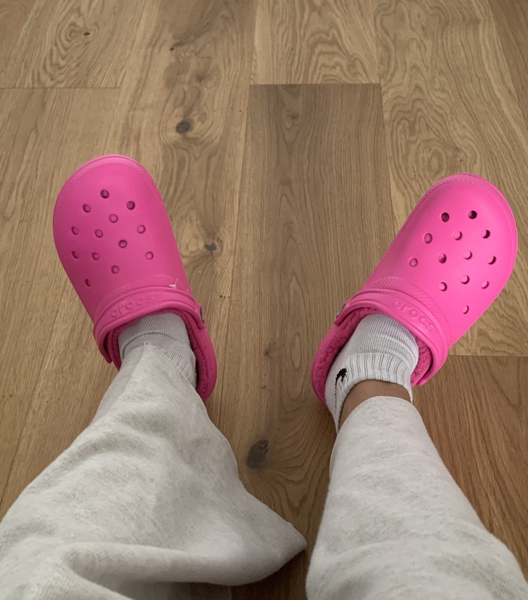 Thanks to NFTs ive been able to buy these crocs i was always dreaming of! Thank u nft community 🖤