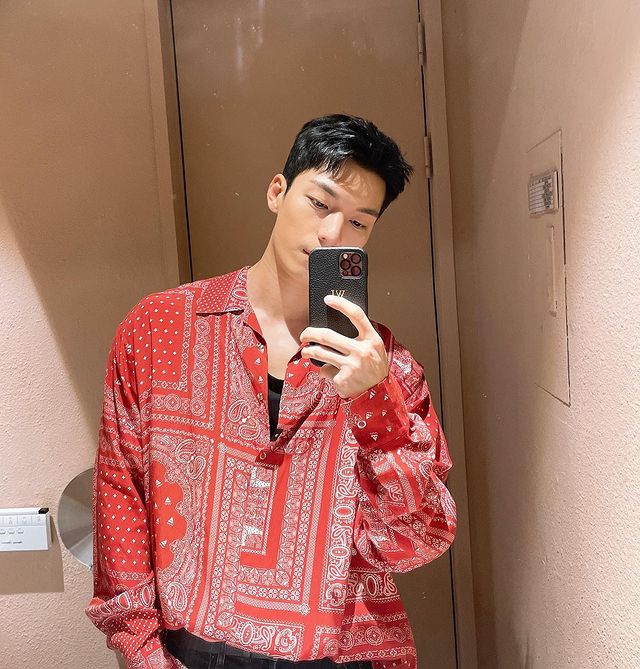 wihajoonfiles's tweet photo. HE'S EXTREMELY COOL! 🥵 https://t.co/dRAd7Y4oc2