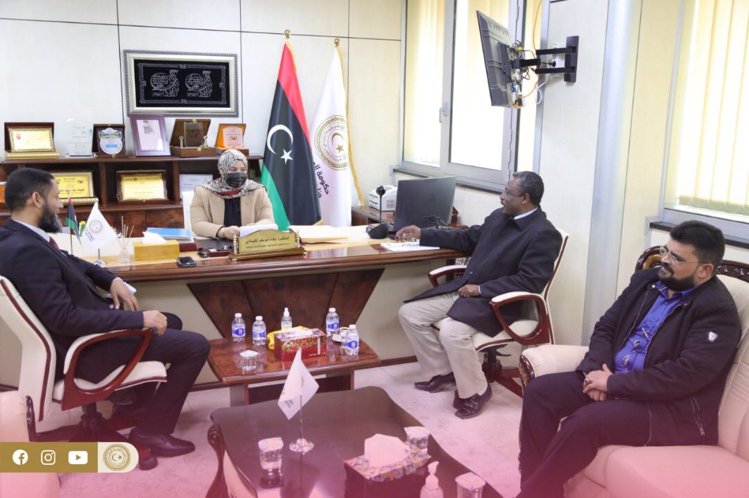 MSA_Libya's tweet photo. وزير الشؤون الإجتماعية تستقبل وكيل شؤون الفروع بالوزارة بمناسبة إستلامه مهامه اليوم الأحد بديوان الوزارة بطرابلس . https://t.co/3LhoUDSl1e