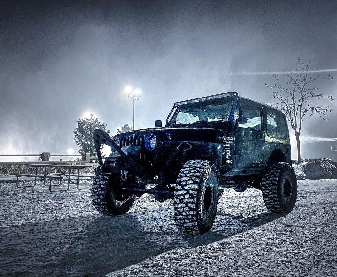 atturotires's tweet photo. Chill out...the BOSS is here ❄️💯 TIRE SIZE 👉 Trail Blade BOSS 37x12.5R17 📸: @stripper_tj  #GoYourOwnWay #atturotire #atturotires #trailbladeboss #offroadtires https://t.co/iSRSQRyQNX
