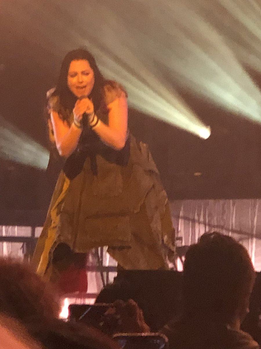 SarahLoganBrown's tweet photo. @LZZYHALE @Halestorm @AmyLeeEV   @evanescence  what an honor to rock out with y’all in Cincy 1/14/22! Strong female performers &amp; a dream of my twin sis and I finally came true. Y’all killed it! Can’t wait until next time!! https://t.co/GgBZE95t2A