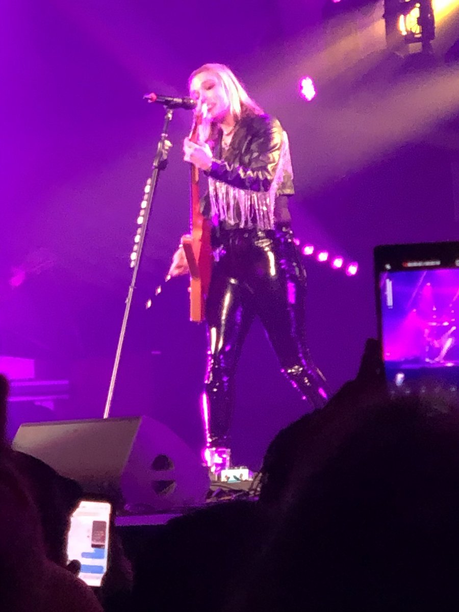 SarahLoganBrown's tweet photo. @LZZYHALE @Halestorm @AmyLeeEV   @evanescence  what an honor to rock out with y’all in Cincy 1/14/22! Strong female performers &amp; a dream of my twin sis and I finally came true. Y’all killed it! Can’t wait until next time!! https://t.co/GgBZE95t2A