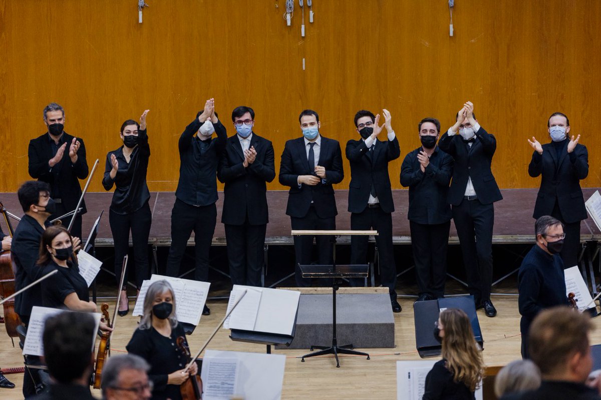 ofgrancanaria's tweet photo. Anoche fue el concierto que puso el broche a la Masterclass de Dirección Orquestal de la OFGC con el Maestro Chichon, en donde participaron jóvenes talentos de todo el mundo. https://t.co/BysHa1qTlO