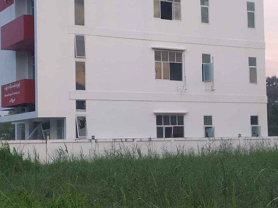 Licensed thieves (SAC terrorists) are alleged to have stolen about 250 Lakhs worth items from NLD office of #Pathein. That office has been unoccupied since Feb 1 after sealing off of junta. Besides, it is situated on the opposite side of Pathein police station.

#2022Jan16Coup