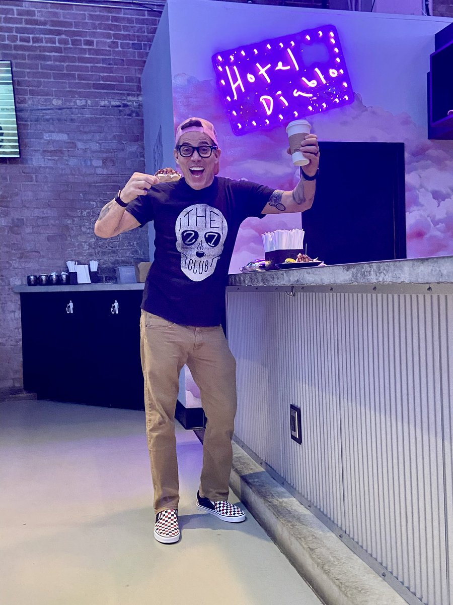 27clubcoffee's tweet photo. Iβmma wild boy. π
Thanks, @steveo, for stopping by! π€
#27ClubCoffee #CallMeSteveO #Cleveland https://t.co/rgsH9WoOIT