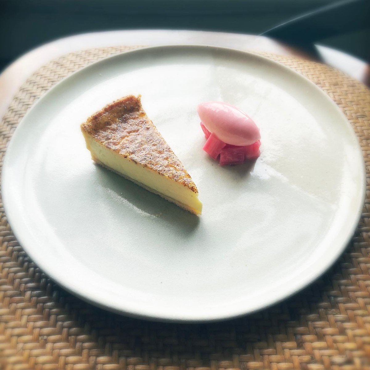 With all the chopping and changing of restrictions it’s easy to forget what time of year or season we are in… 

rhubarb is out of season but forced Yorkshire rhubarb is very much in season🙌

This weeks Sunday tart 

Egg Custard Tart | Ginger | Rhubarb

Clean as a whistle